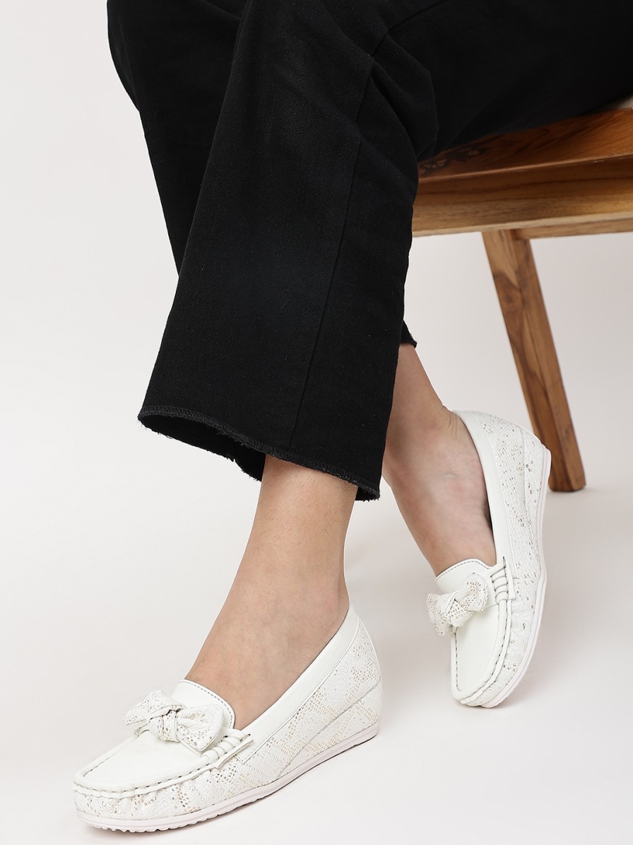 Women Marc Loire Heels | Buy Marc Loire White Textured Pu Party Wedge Pumps With Bows - Footwear For Women